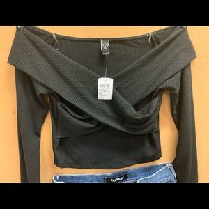 Long sleeve black crop top